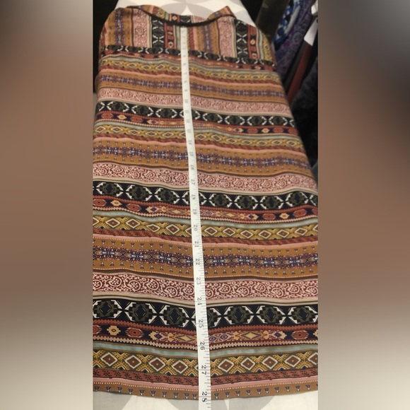 Unisex Patterned Short Sleeve Button Down Shirt - Picture 6 of 8